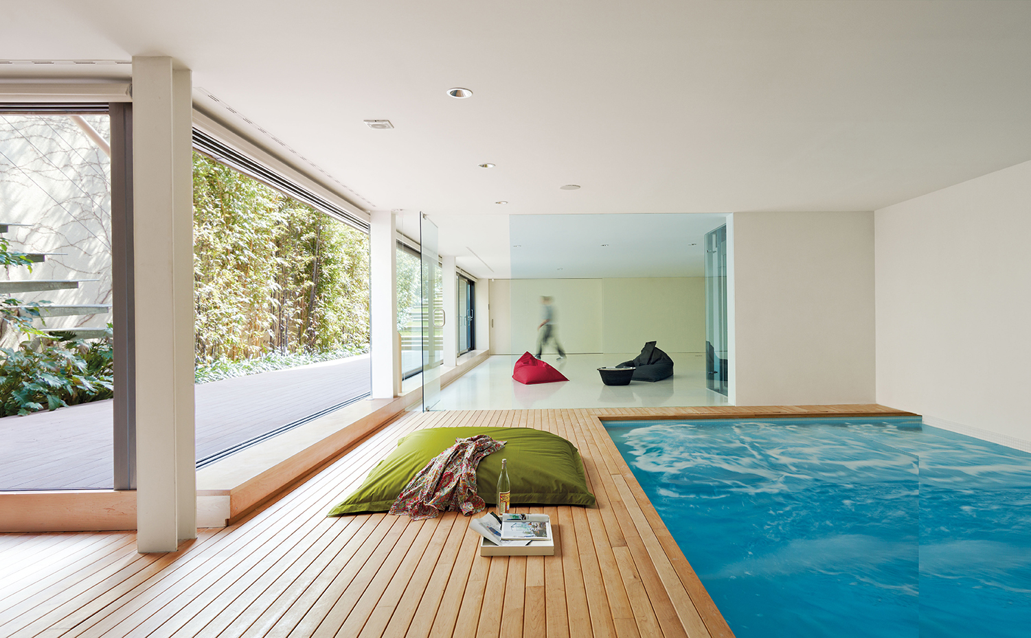 Descubrir 65+ imagen casas modernas con piscina interior