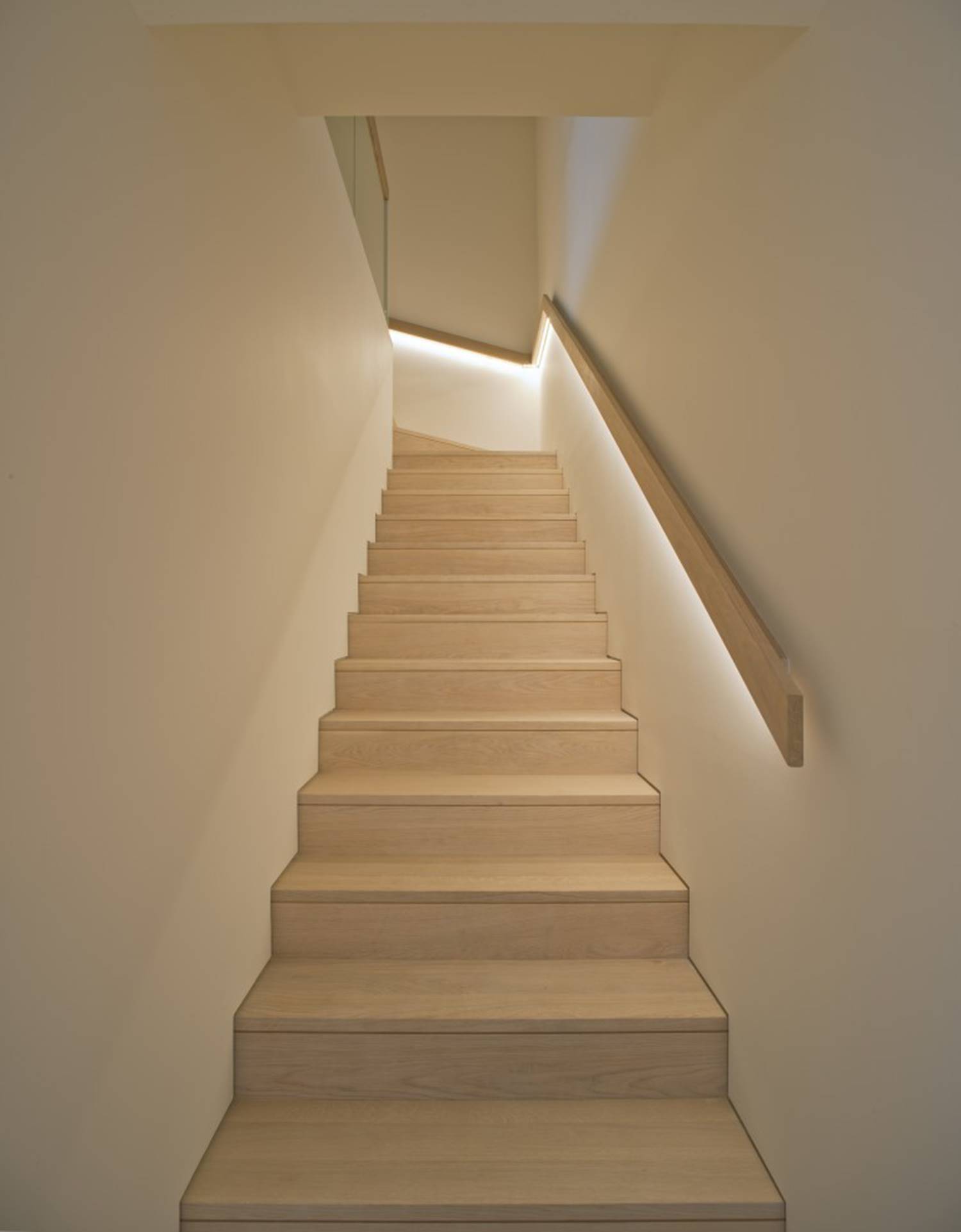Pregunta a la experta: Cómo iluminar la escalera de casa