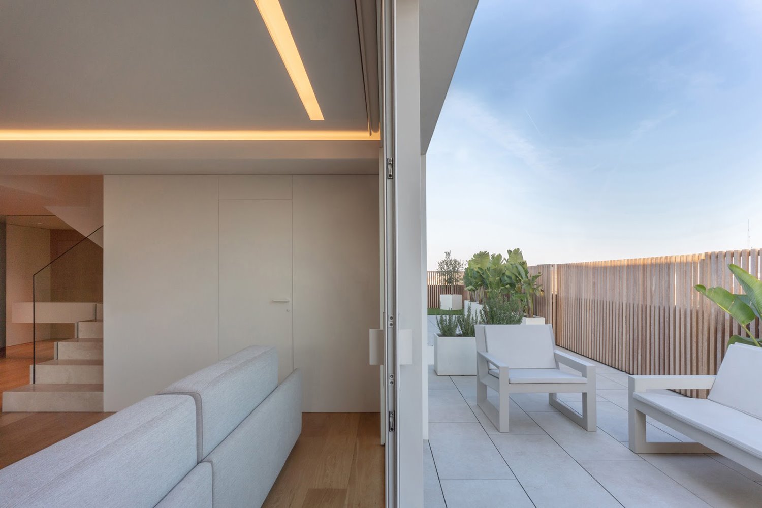 Diseños que aportan privacidad y protegen del sol en la terraza y balcón
