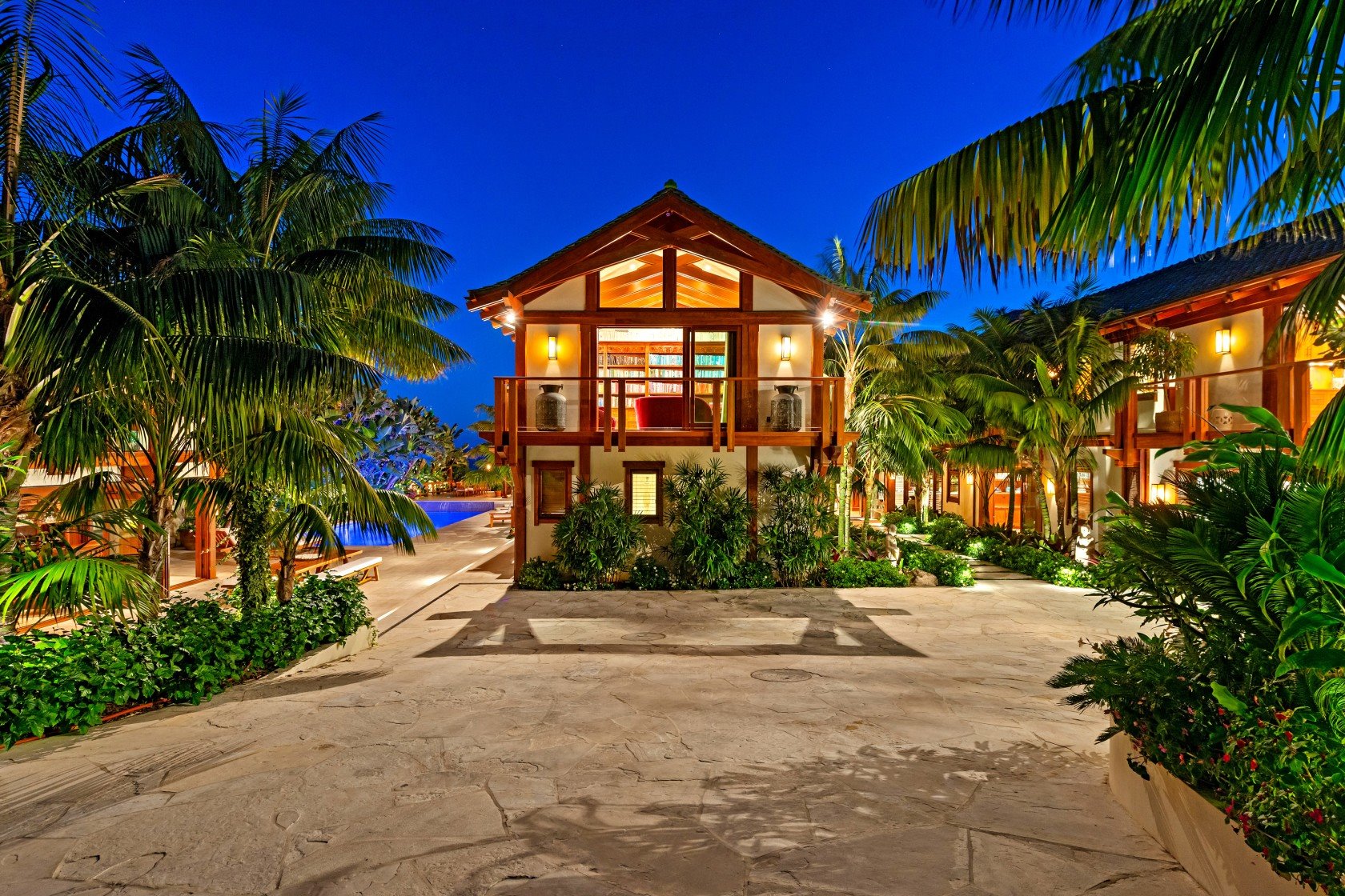 Pierce Brosnan vende su casa en Malibú de inspiración tailandesa