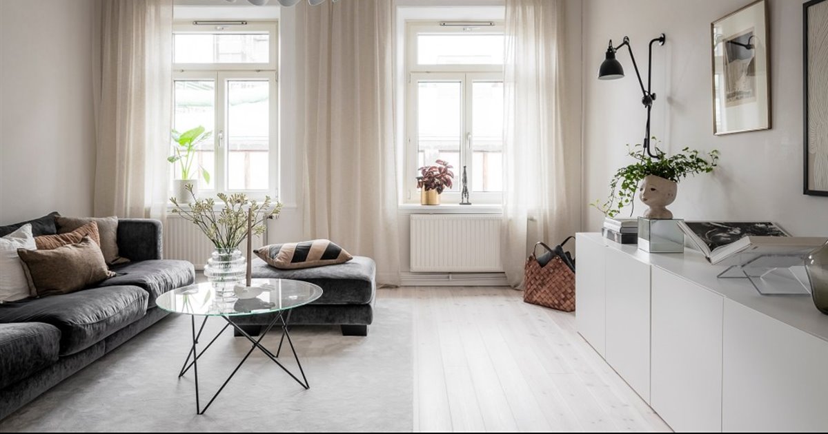 sonido implícito Negar Beige, blanco y negro crean un contraste muy favorecedor en este piso en  Suecia