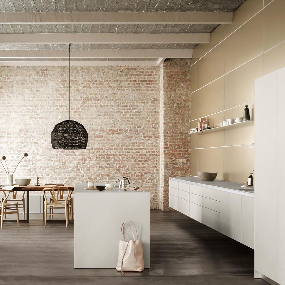 Cocina interior moderna con muebles, cocina interior con pared