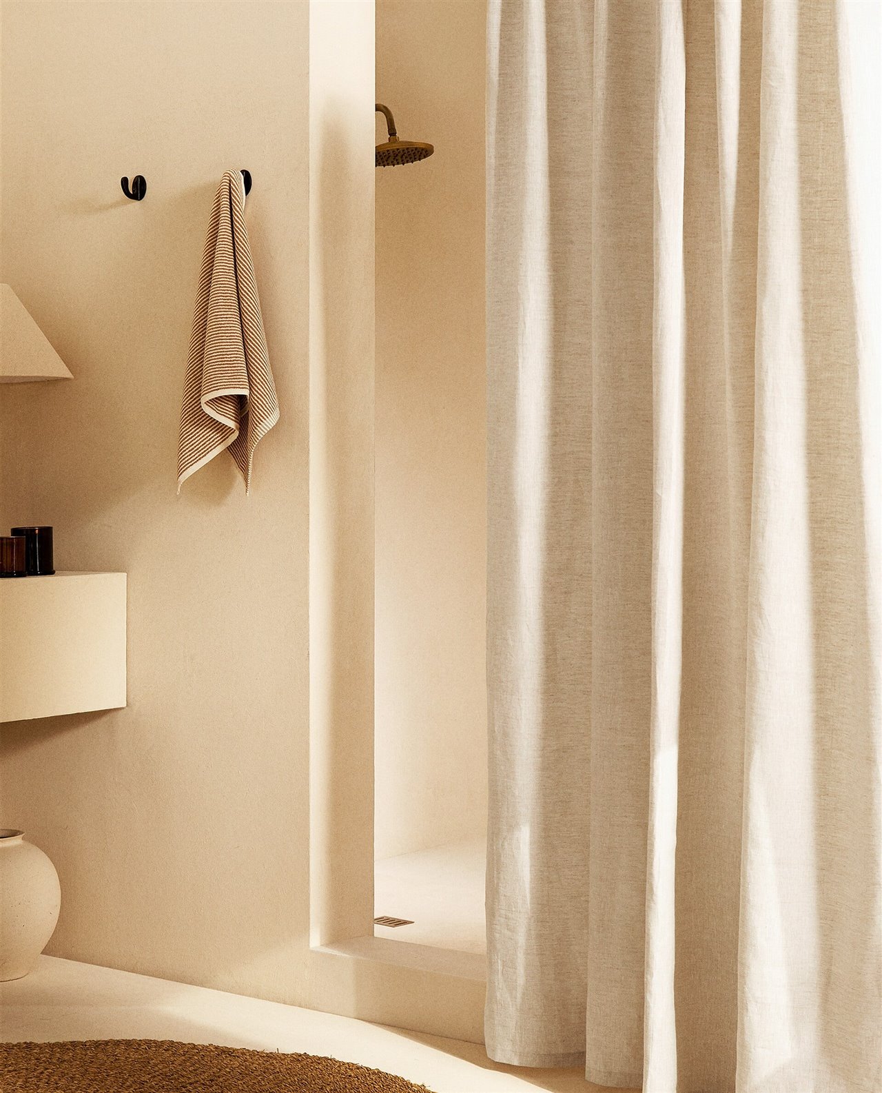 A falta de mampara, os traemos once cortinas de ducha o bañera con mucho  estilo para el cuarto de baño