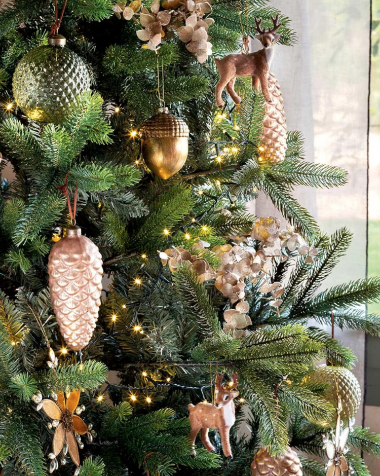 Errores comunes e imperdonables que se cometen al decorar el árbol de  Navidad