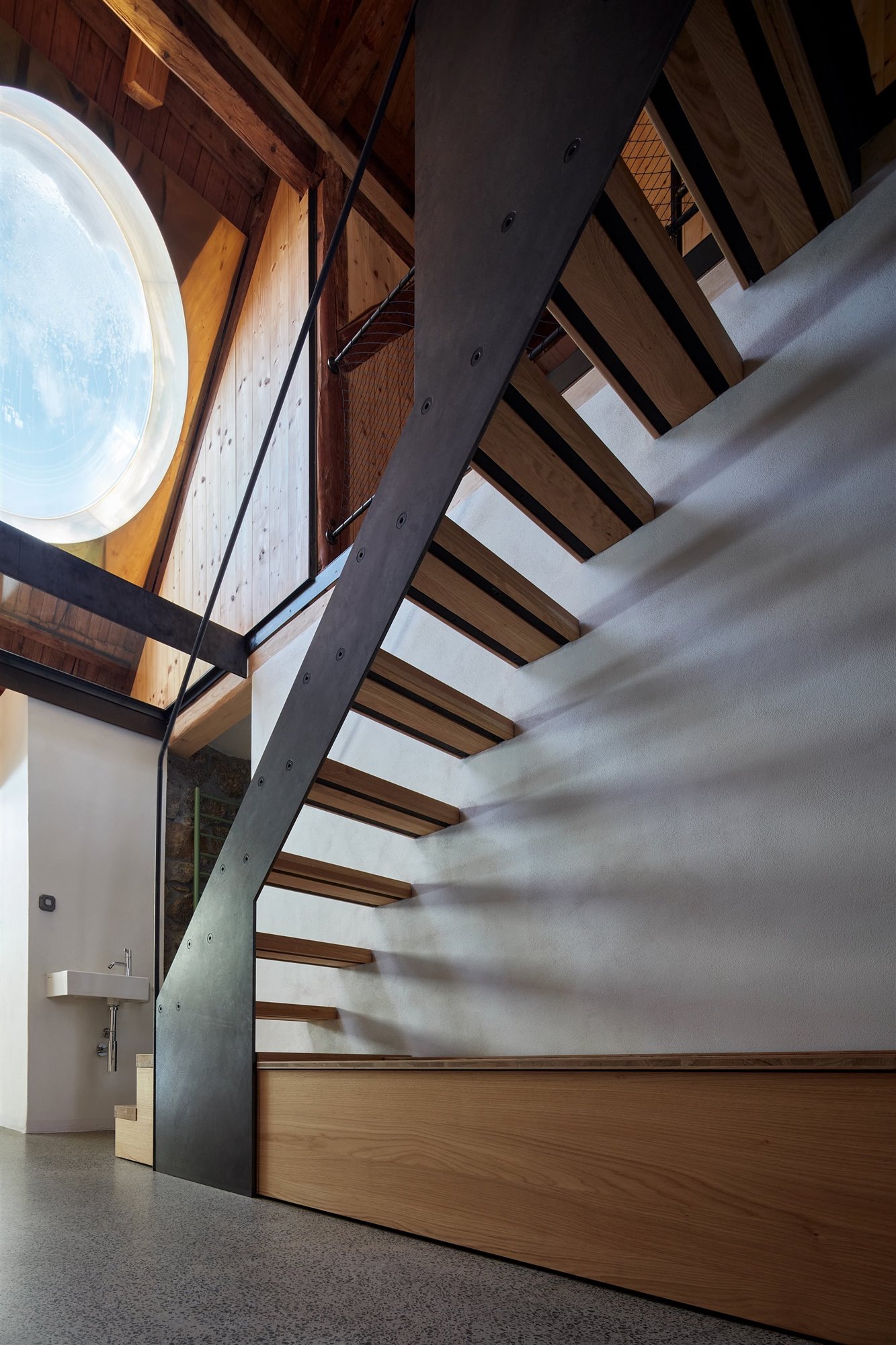 Las mejores 130 ideas de Escalera de madera  decoración de unas, diseño de  escalera, escalera de madera