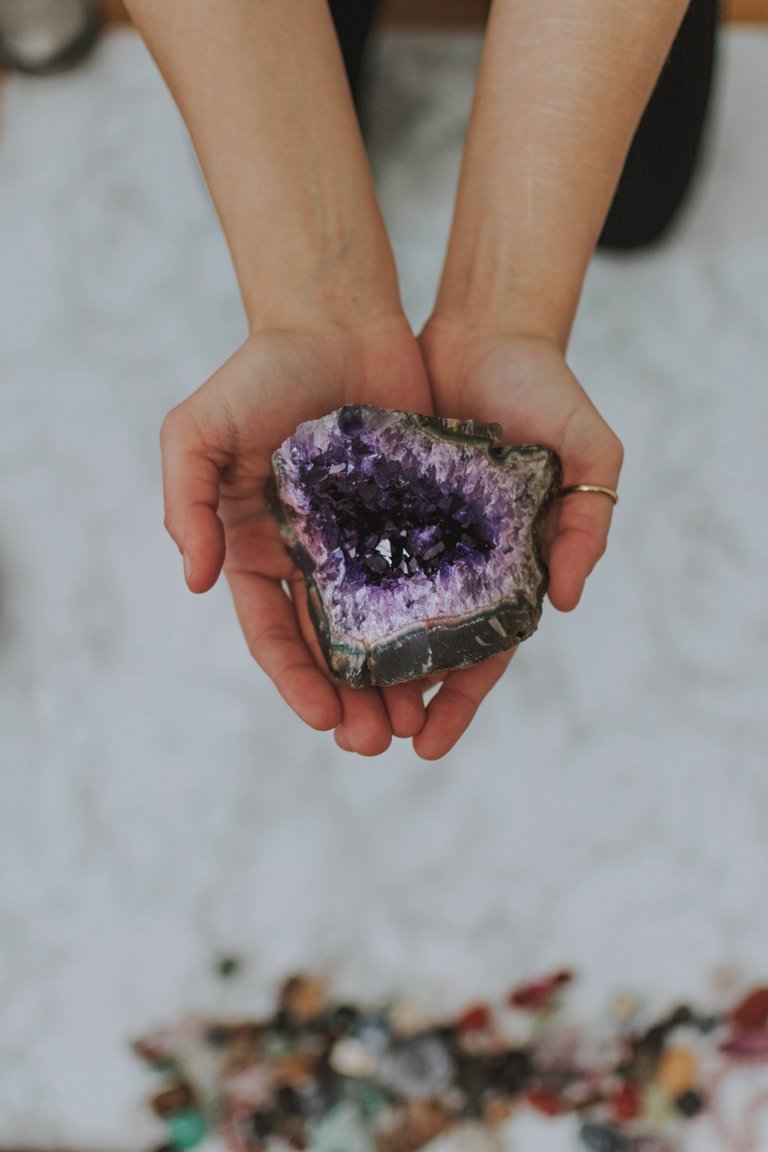 Amatista, La Piedra Más Espiritual: Significado, Propiedades Y Cómo ...