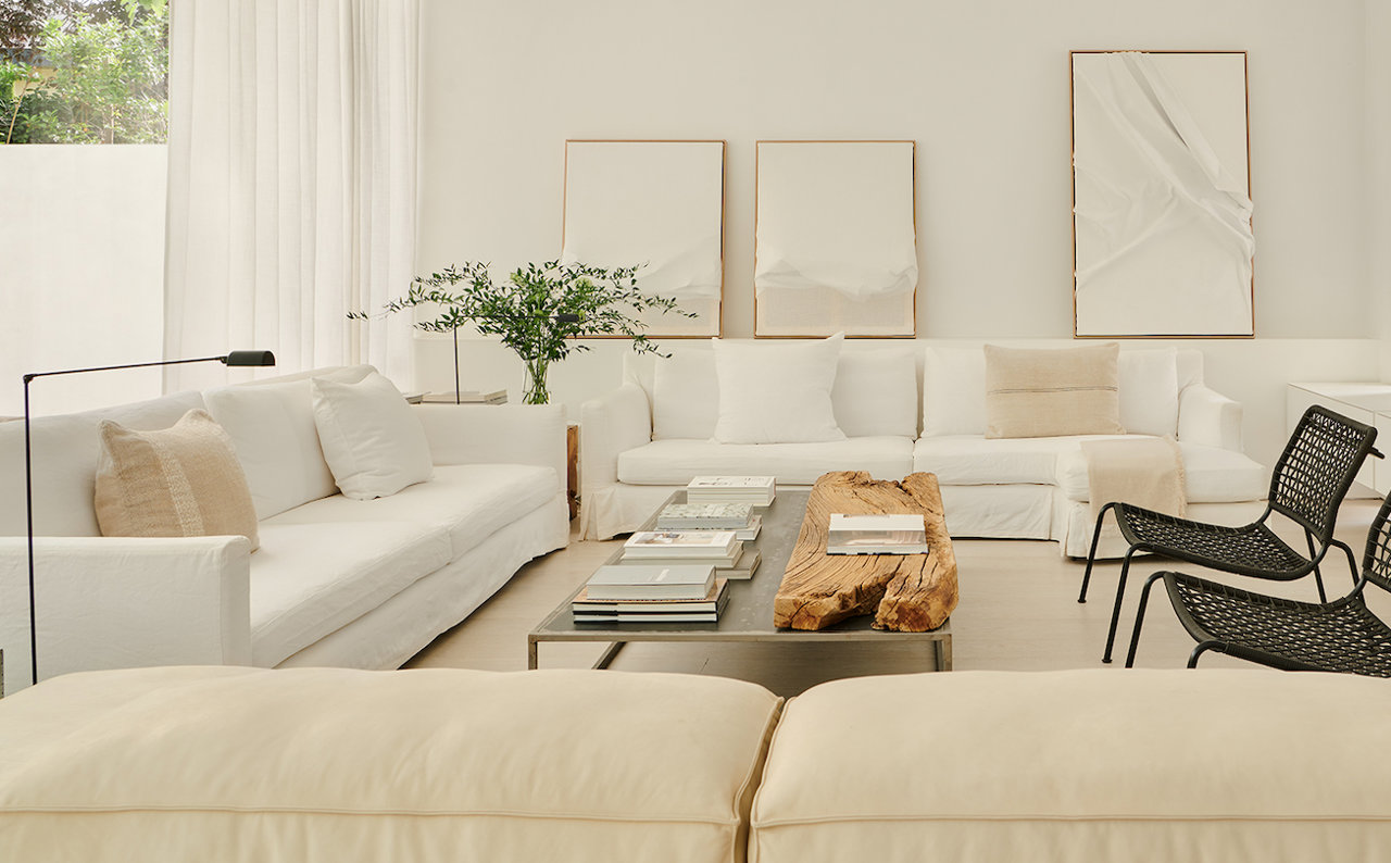 10 formas (Y FOTOS) de combinar y colocar los cojines en el sofá vistos en  salones de Arquitectura y Diseño