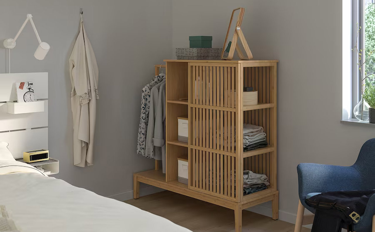 Ikea tiene el mueble perfecto para un dormitorio pequeño que lo quiere todo